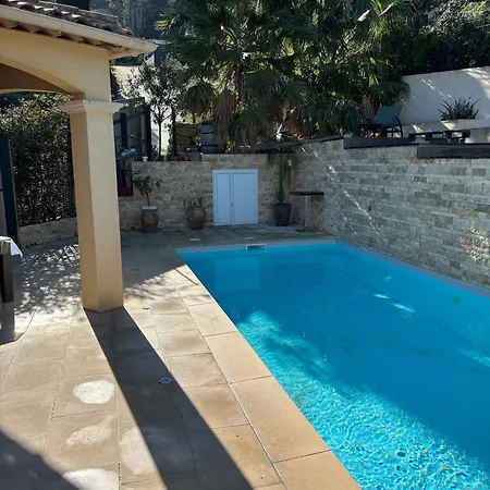 Ste Maxime Piscine Proche * סן-מקסים